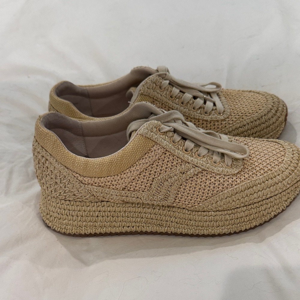 Dolce Vita sneakers. Size 9.5
